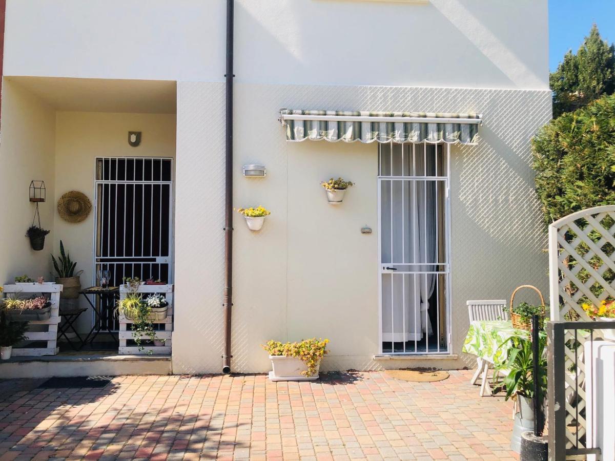 Appartamento Laura A 2 Passi Dal Mare Rímini Exterior foto
